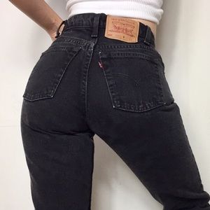 ❌SOLD❌VTG Levi’s 550 high waisted relaxed jeans